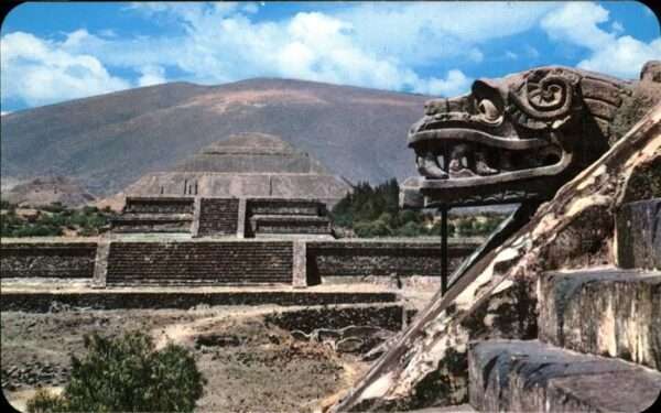 Teotihuacan Vista panoramica Zona Arqueologica Temp