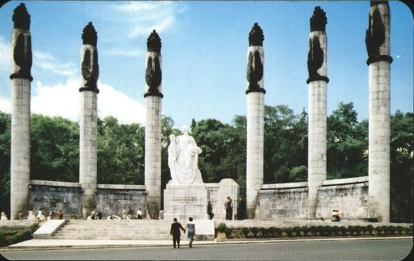 Mexico City Monumento a los Ninos Heroes Bosque de