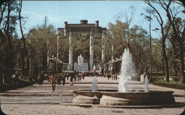 Mexico City Monumento a los Ninos Heroes Bosque de