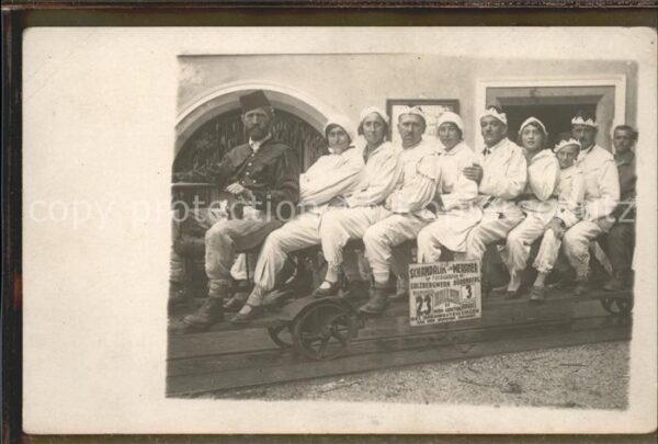 Salzbergwerk Dürrnberg Bergbahn Gruppenfoto Schandal