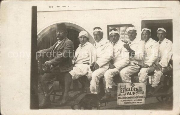 Salzbergwerk Dürrnberg Bergbahn Gruppenfoto Schandal