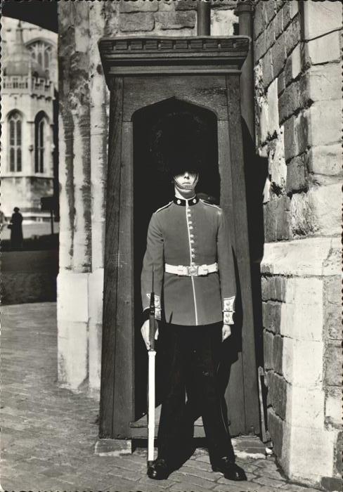 Leibgarde Wache Henry VIIIth Gate Windsor Castle
