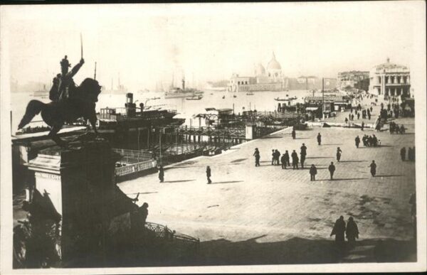 Venezia Venedig Riva degli Schiavoni Reiterdenkmal Damp
