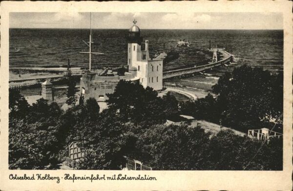 Kolberg Ostseebad Kolobrzeg Hafeneinfahrt mit Lotsenstation
