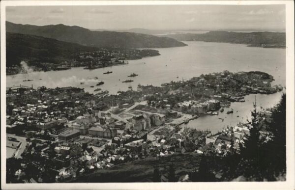 Bergen Norwegen Panorama Seehafen Reede Kriegsschiffe I
