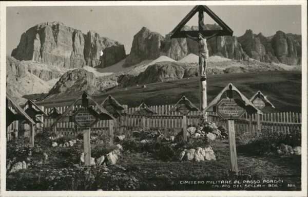 Canazei Cimitero militare al Passo Pordoi Grupp
