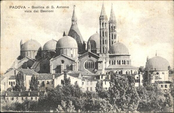 Padova Basilica di S. Antonio vista dai Bastio