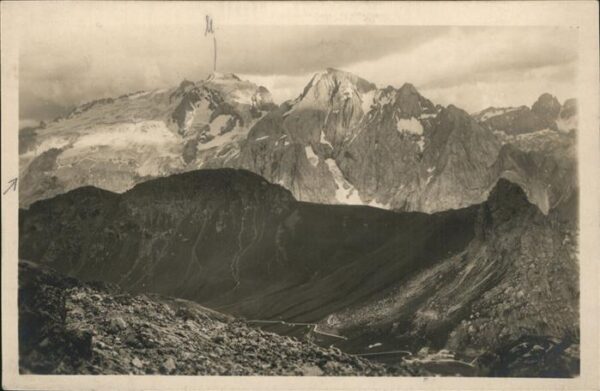 Canazei La Marmolada col Passo di Pordoi Dolomi