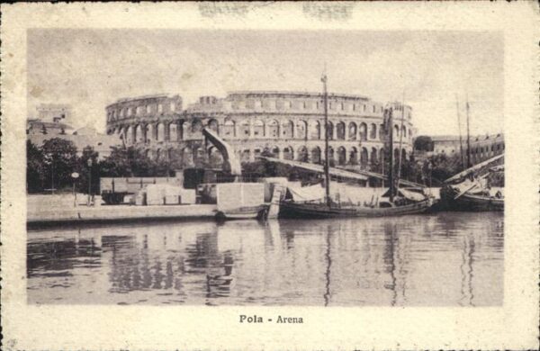 Pola Pula Croatia Arena Boot Anlegestelle