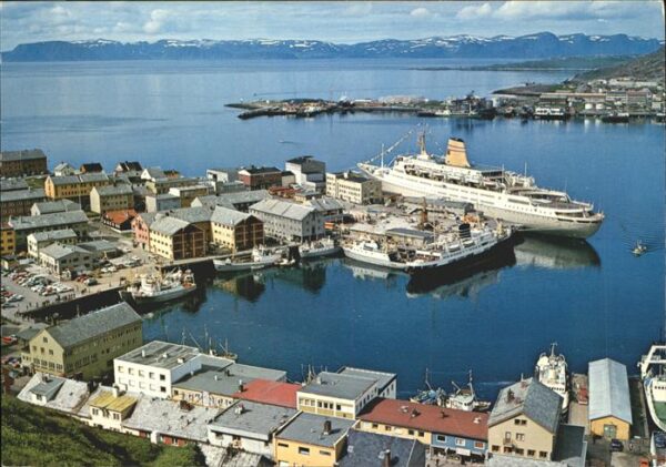 Hammerfest Utsikt over havna View of the harbour I