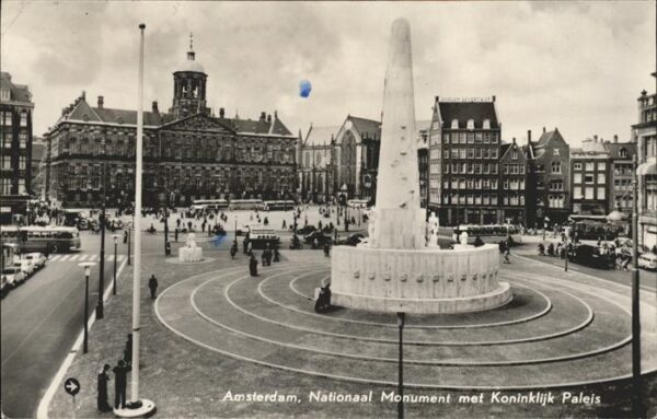 Amsterdam Niederlande Nationaal Monument met Koninklijk Palei