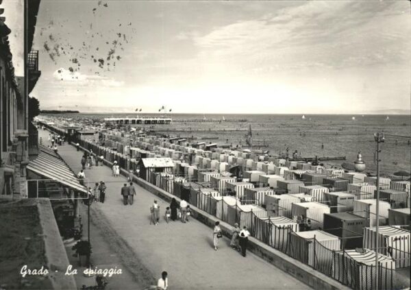 Grado Gorizia La spiaggia Uferpromenade Strand Steg