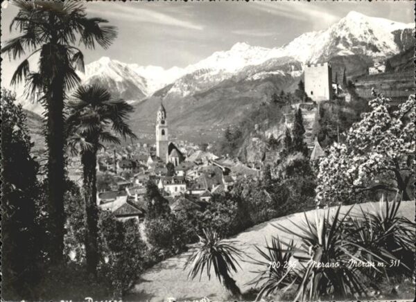 Merano Meran Ansicht mit Dom und Burg Gebirgspanoram