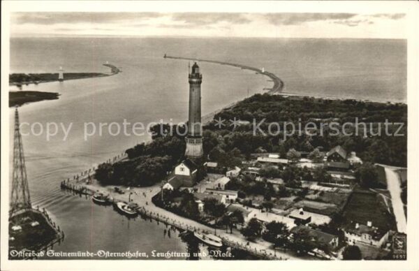 Osternothafen Swinemuende Leuchtturm und Mole Ostseebad Fliegerau