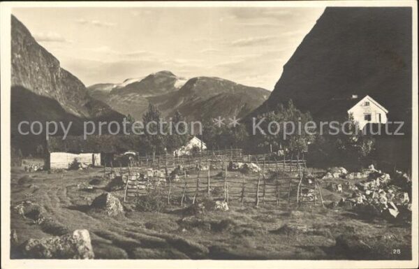 Norangsdalen Ortsansicht mit Bergen