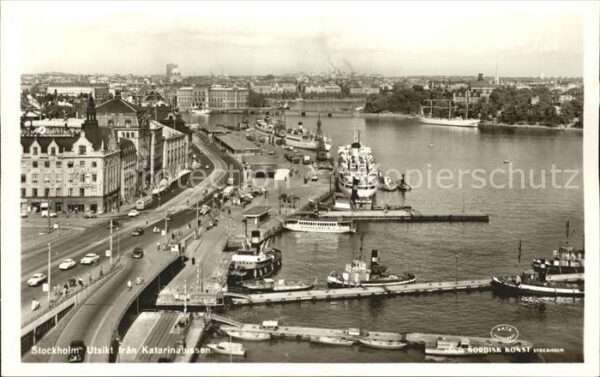 Stockholm Utsikt fran Katarinahissen Schiffe Damp