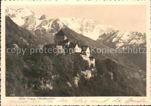 Vaduz Schloss mit Alpen