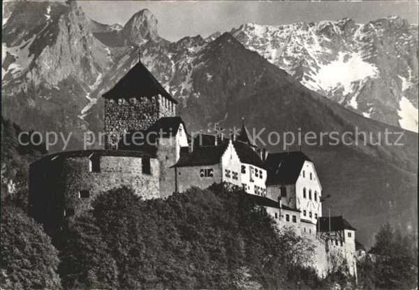 Vaduz Schloss mit Falknis Rätikon