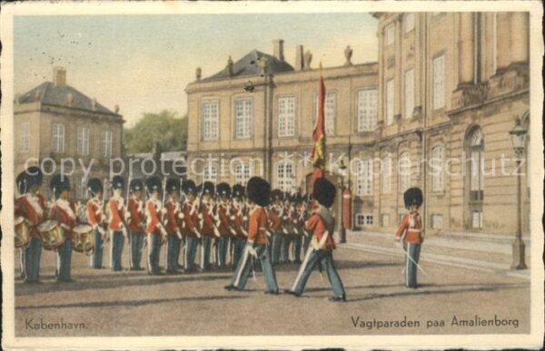 Leibgarde Wache Kobenhavn Vagtparaden paa Amalienborg