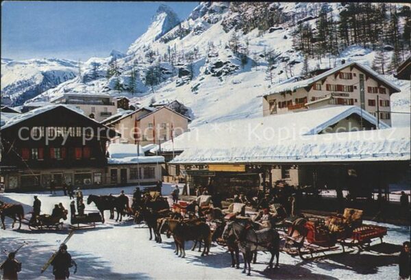 Zermatt VS Bahnhofsplatz Pferdekutschen mit Matter