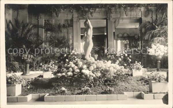 Helvetia Schweiz Statue im Garten