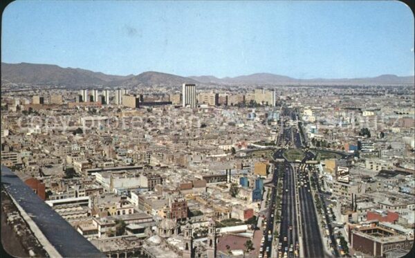 Mexico El Paseo de la Reforma con Tlatelolco a
