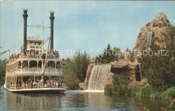 Disneyland California Mark Twain steamboat Cascade Peak Dampf