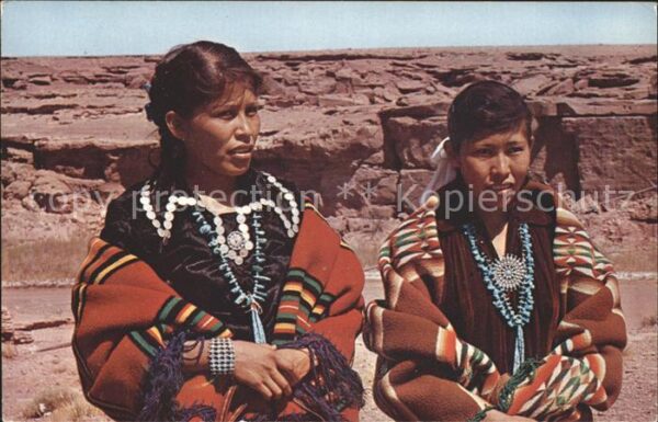 Indianer Native American Navajo Women Trachten