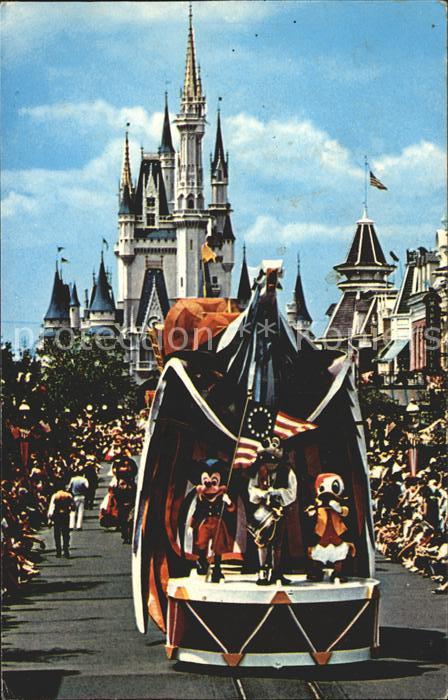Disney World Mickey Mouse leads America on Parade Go
