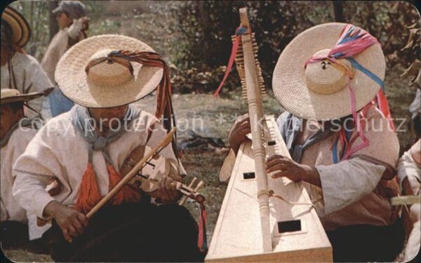 Geige Musicos de Zinacantan Chiapas Mexico