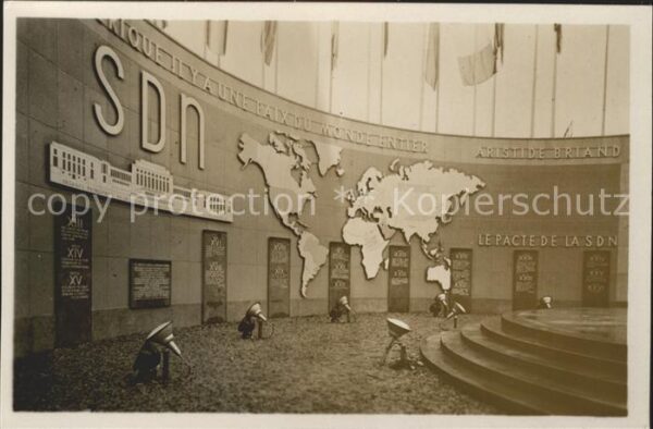 Exposition Internationale Paris 1937 Place du Trocadero The Peace Pavillon