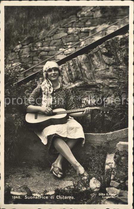 Gitarre Frau Suonatrice di Chitarra Lugano
