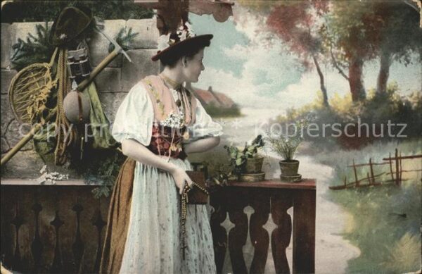 Wandern Bergpickel Fernglas Frau Tracht Bibel R