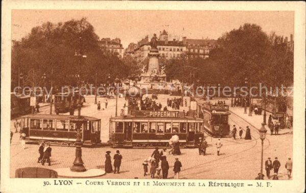 Strassenbahn Lyon Cours Verdun Monument de la Republ