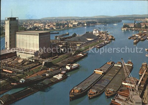 Hafenanlagen Basel Kleinhüninger Rheinhafen Frachter