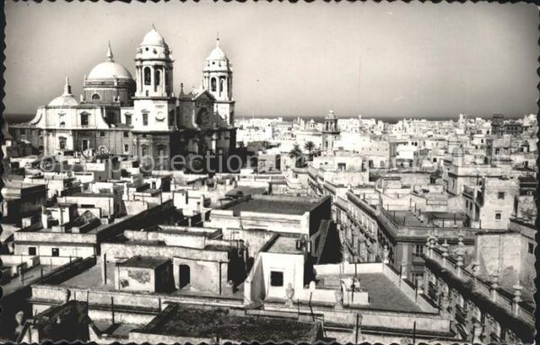 Cadiz Andalucia Vista parcial y Catedral