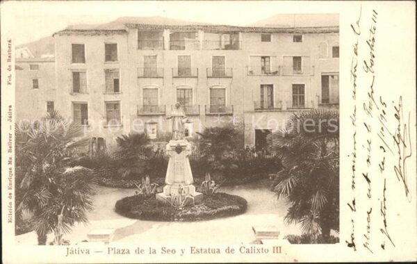 Jativa Plaza de la Seo y Estatua de Calixto II