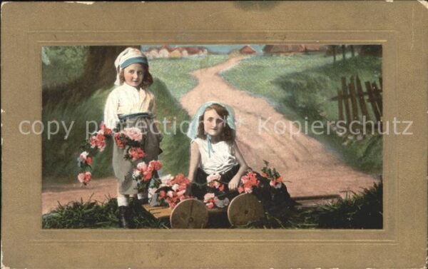 Kinder Child Enfants Trachten Blumen Holzkarre