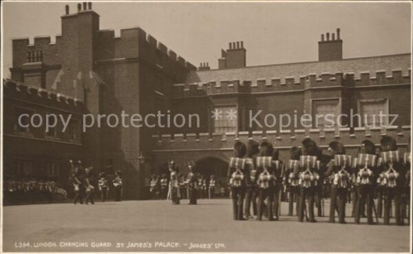 Leibgarde Wache Changing Guard St. James_s Palace Londo