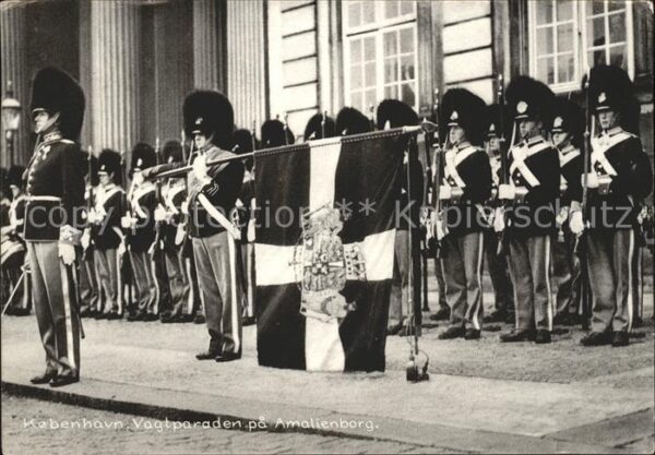 Leibgarde Wache Kobenhavn Vagtparaden pa Amalienborg
