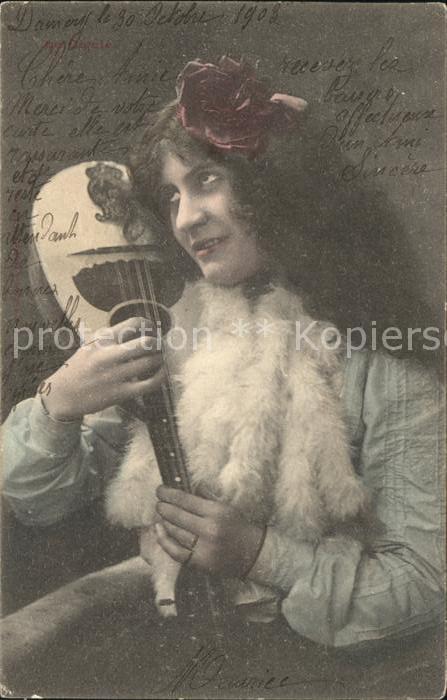 Mandoline Frau Rose La Cigale