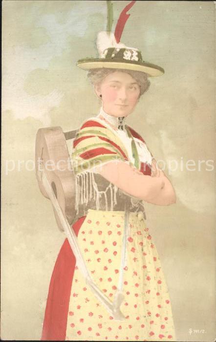 Gitarre Frau Tracht Schweiz