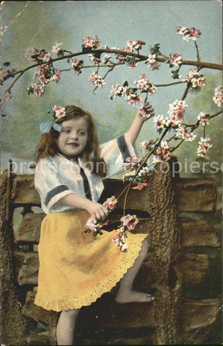 Kinder Child Enfants Mädchen Blumen