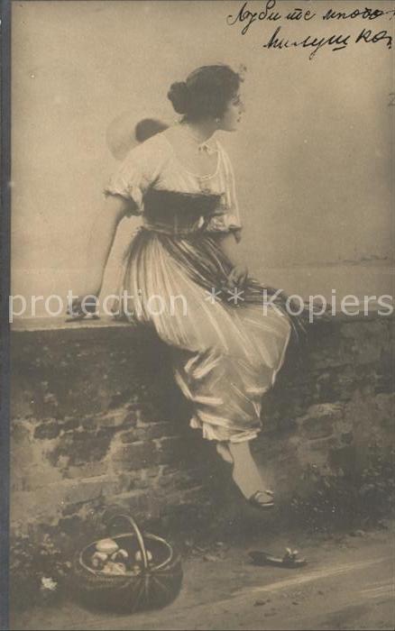 Frauen Tracht Balkan