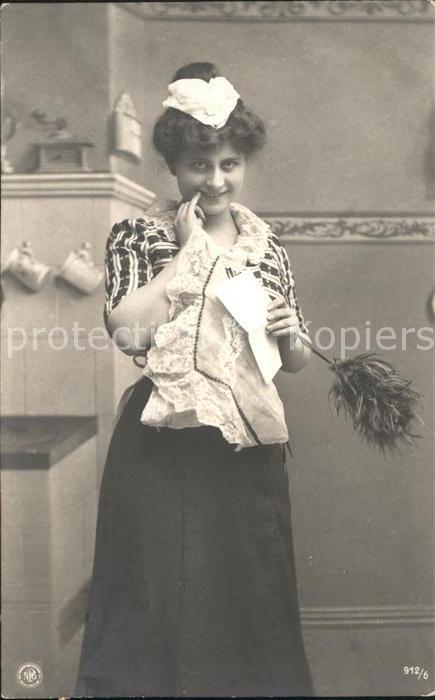 Foto NPG Nr. 912/6 Dienstmädchen