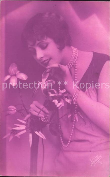 Foto Fotocelere Nr. 49/4 Frau Perlenkette Blumen