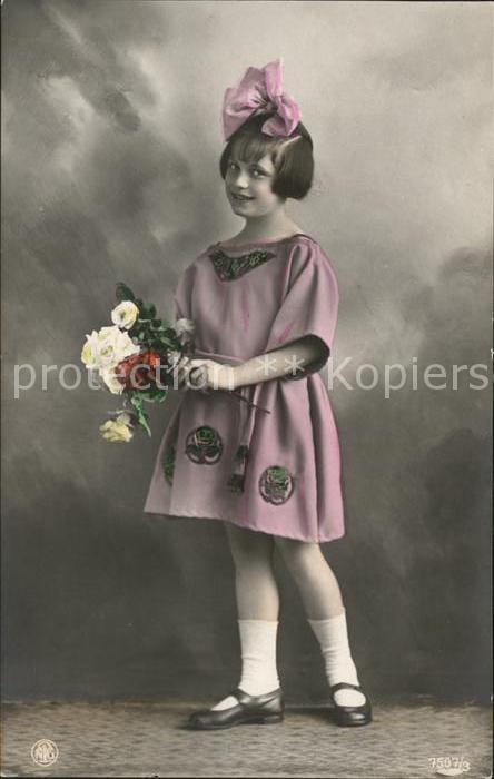 Foto NPG Nr. 7507/3 Kind Mädchen Schleife Rosen