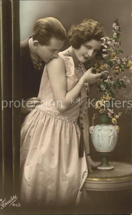 Foto Fotocelere Nr. 973/2 Paar Kuss Blumen Vase