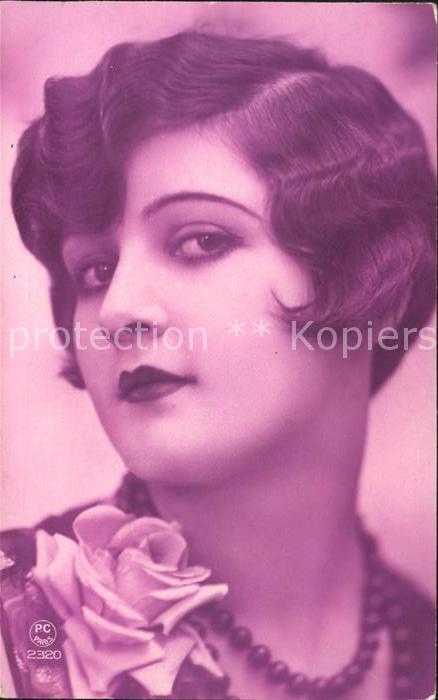 Foto PC Paris Nr. 2320 Frau Rose Perlenkette