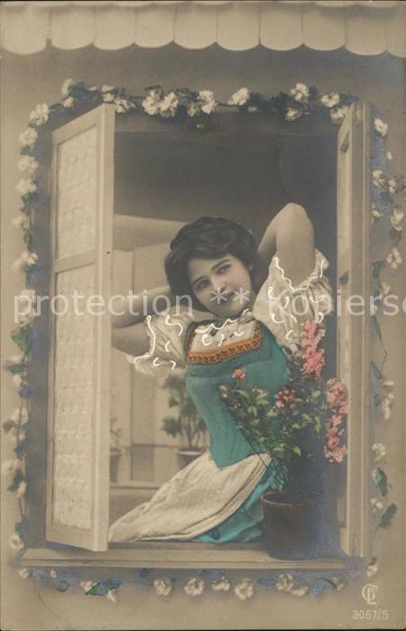 Foto GLCo Nr. 3067/5 Frau Fenster Blumen
